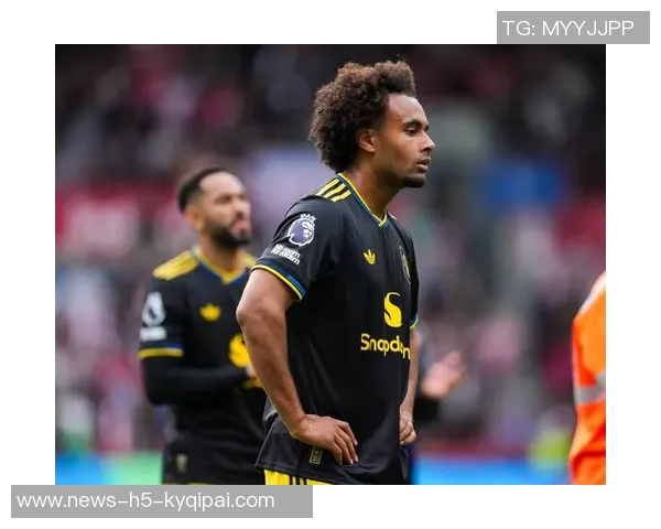 米体报道罗马租借齐尔克泽后买断费用或超3500万欧元具体金额待定 米体报道罗马租借齐尔克泽后买断费用或超3500万欧元具体金额待定