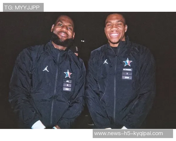 阿伦对布克全明星投票排名感到惊讶认为其表现完全值得更高认可 阿伦对布克全明星投票排名感到惊讶认为其表现完全值得更高认可