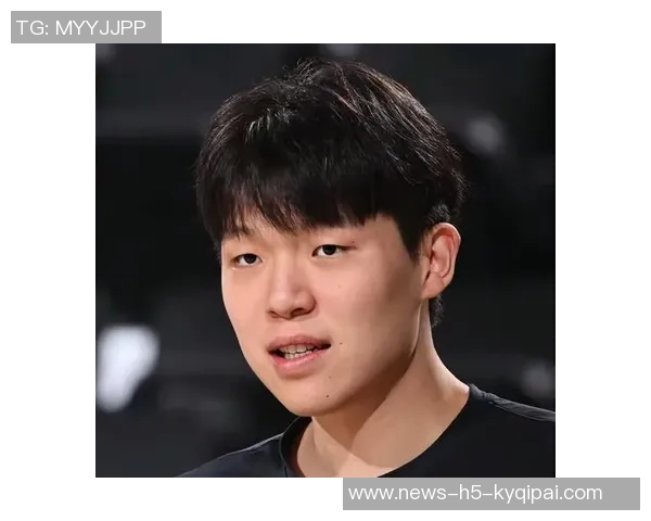 杨瀚森赛季初展现出色表现生活中也逐渐融入团队氛围