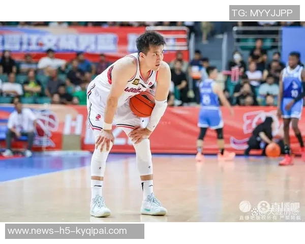 郭艾伦表现出色11投7中斩获16分5助攻正负值高达22为球队贡献巨大 郭艾伦表现出色11投7中斩获16分5助攻正负值高达22为球队贡献巨大